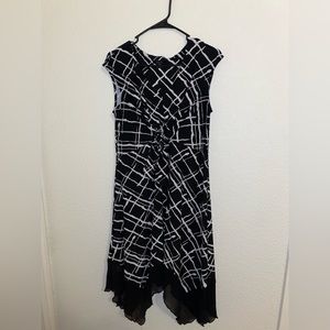 Black and white dress with asymmetrical shapes